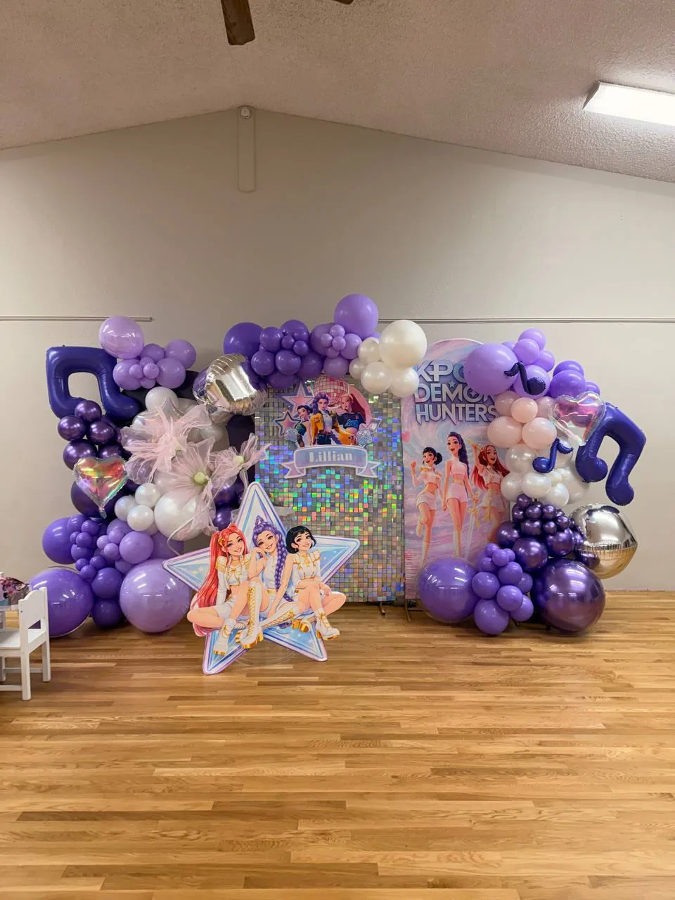 Purple balloon decoration in the party room